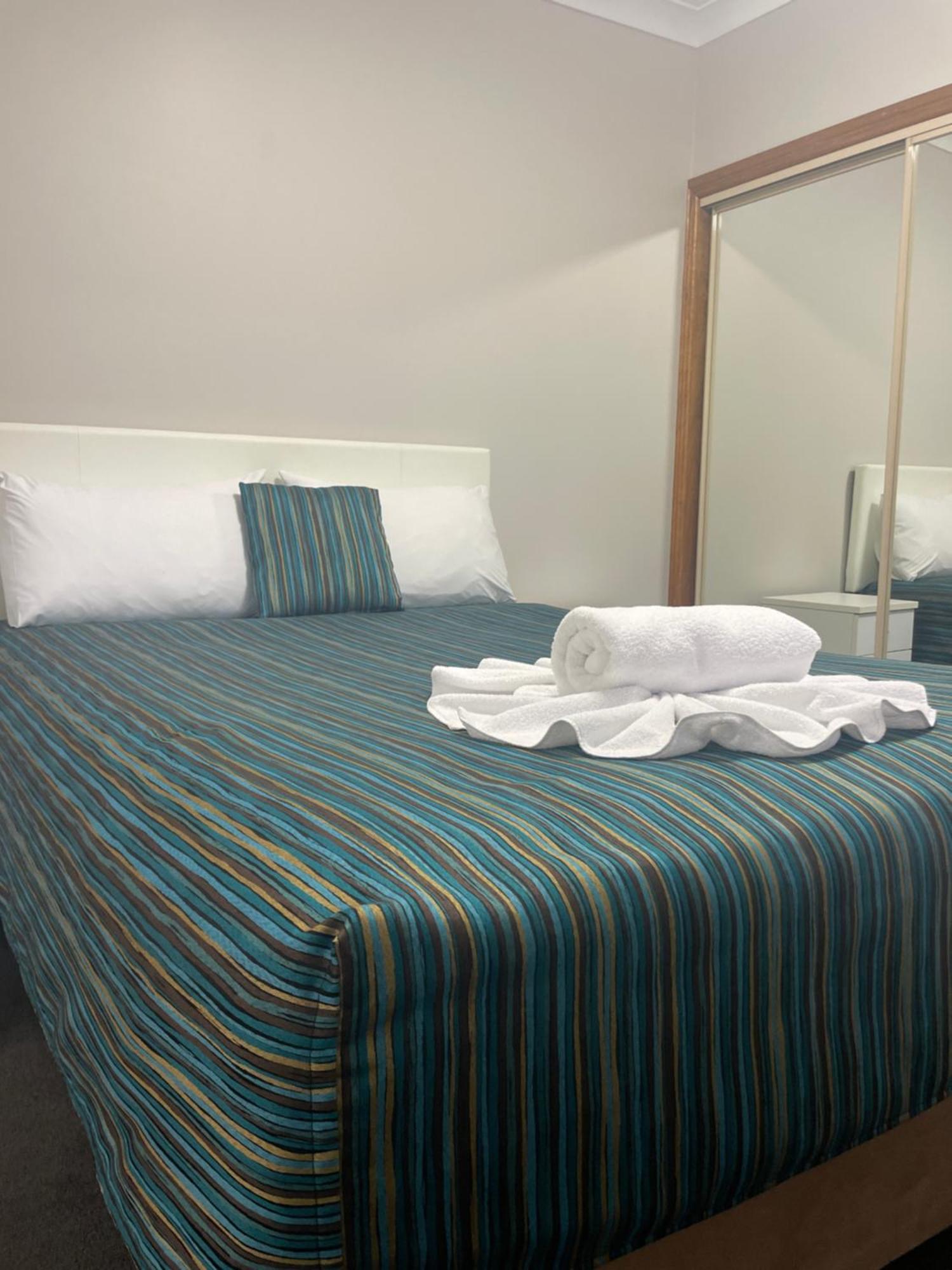 Oasis Inn Ulladulla - Welcoming Guests 18 Years And Older Екстер'єр фото