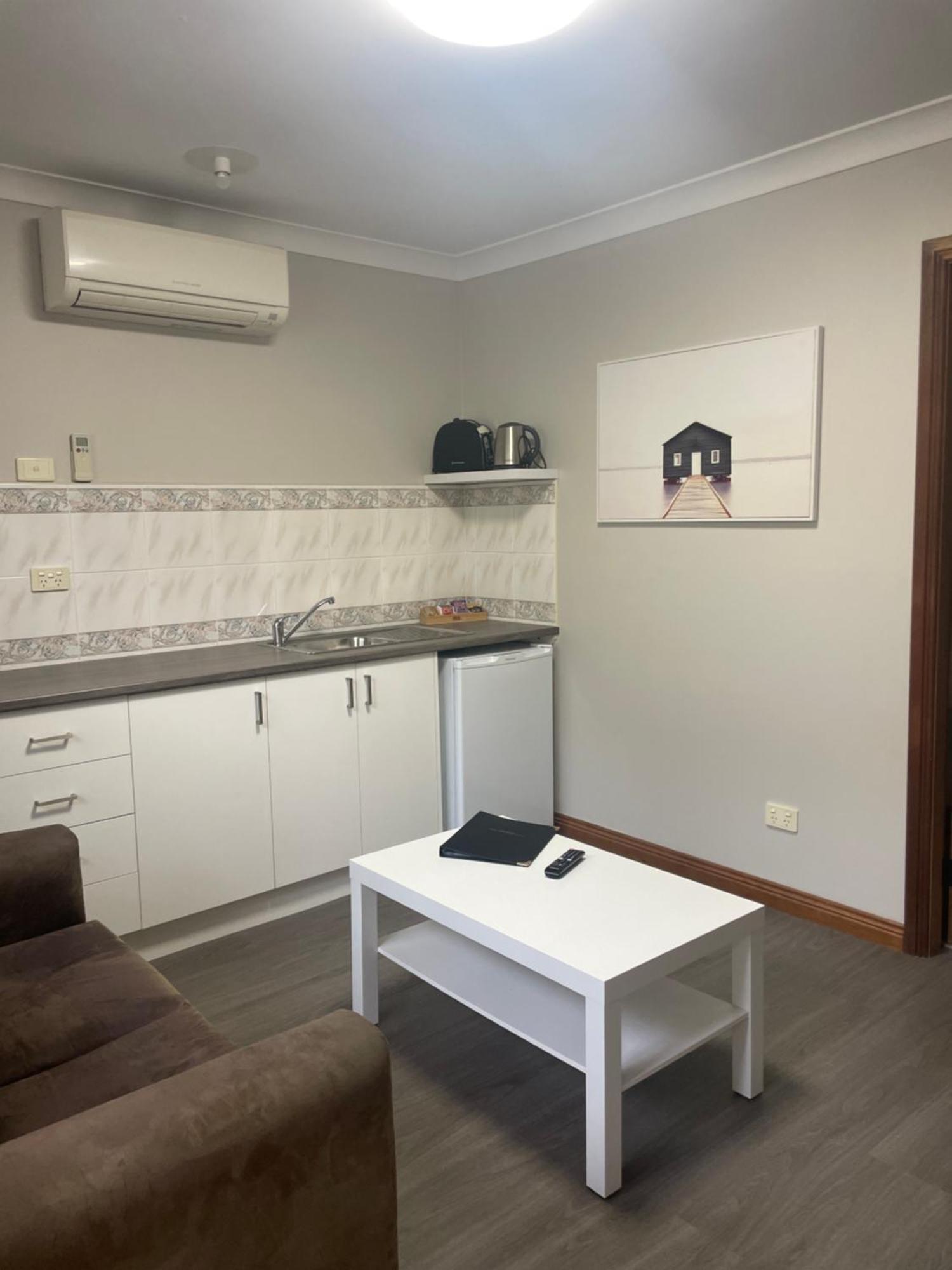 Oasis Inn Ulladulla - Welcoming Guests 18 Years And Older Екстер'єр фото