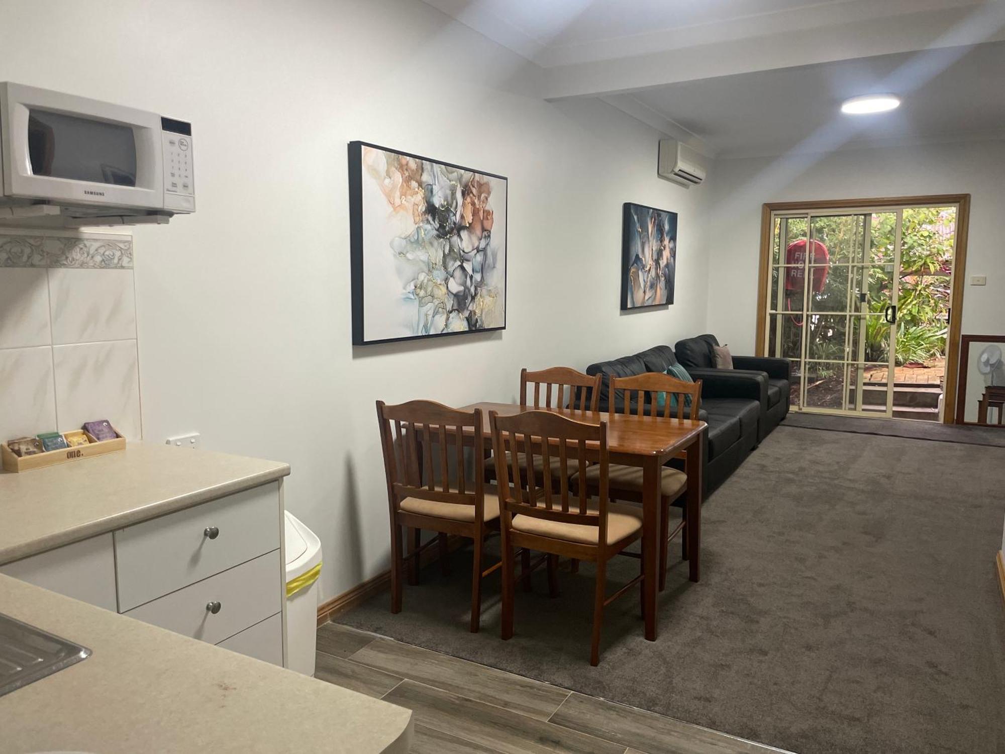 Oasis Inn Ulladulla - Welcoming Guests 18 Years And Older Екстер'єр фото